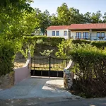 Estrela De Montesinho Lodge *
