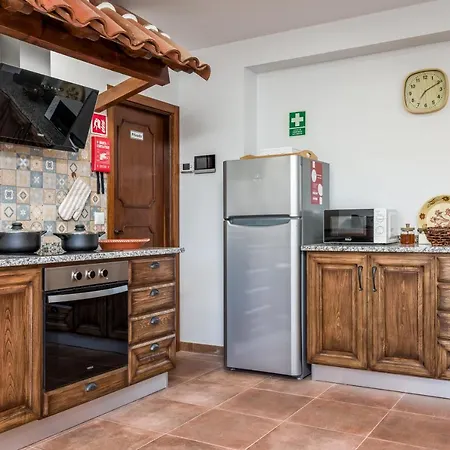 Estrela De Montesinho Lodge *