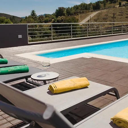 Estrela De Montesinho Lodge *